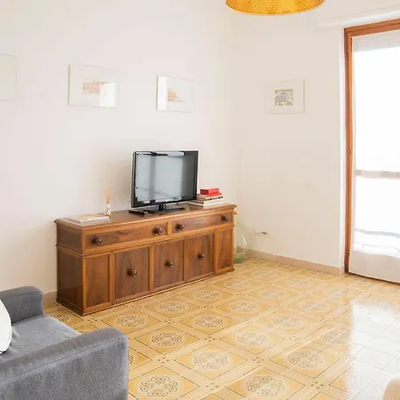 Casa Panorama: Seaview Retreat Near Center With Free Parking