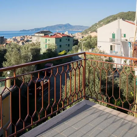 Casa Panorama: Seaview Retreat Near Center With Free Parking Chiavari